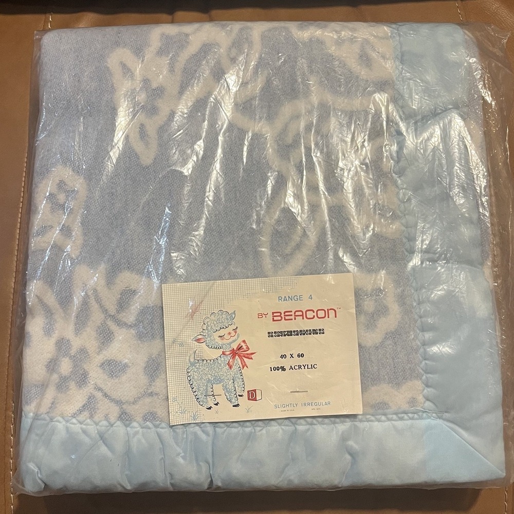 VTG Beacon Range 4 Baby Blanket Blue White Scroll Satin Trim NOS Factory Sealed